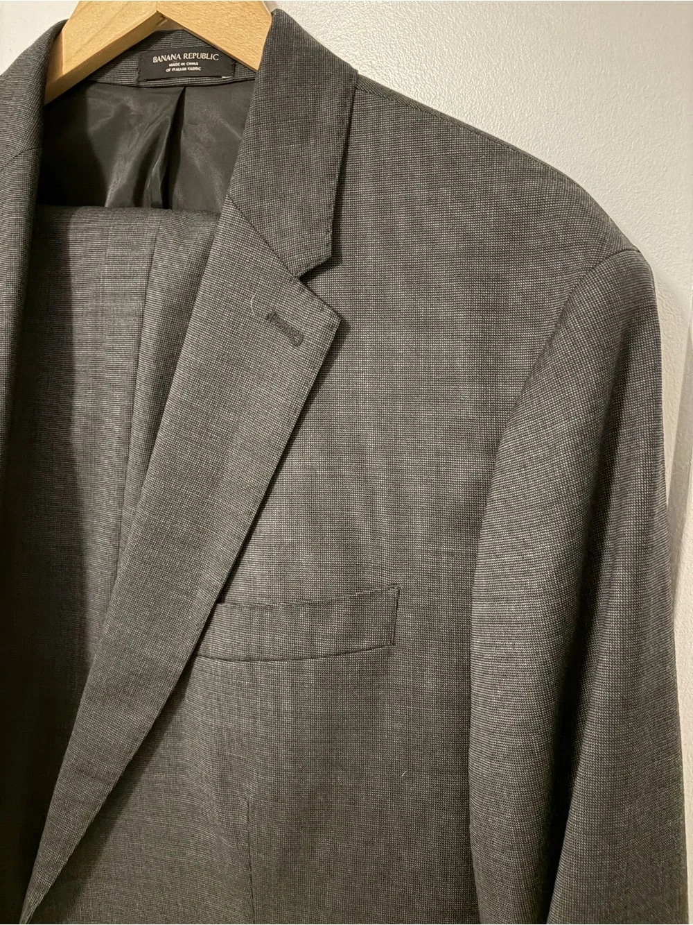 Banana Republic Charcoal Gray Men's Suit with Pants 44R jacket/38R pants